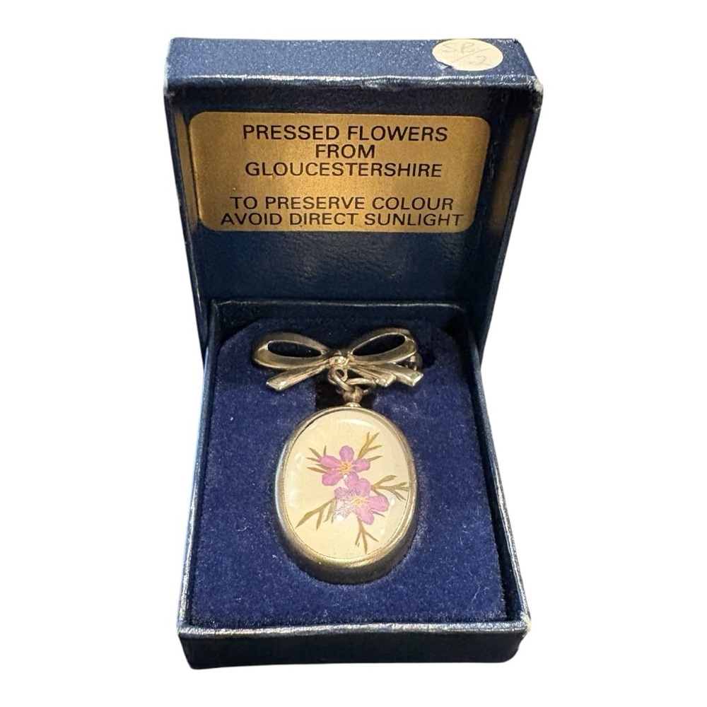 Vintage Pressed Flower Brooch with Bow – Gloucestershire England JB9
